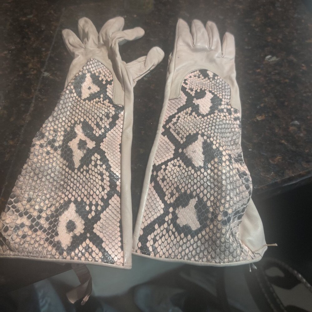 Jane Carr snakeskin and leather gloves size 8 (XL) new $798